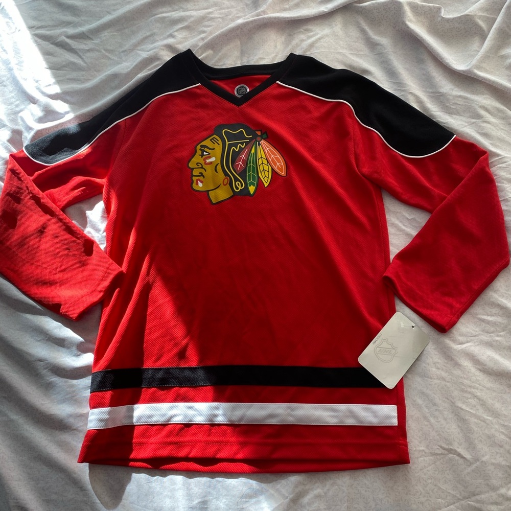 Chicago Blackhawk’s jersey NWT - Picture 2 of 8